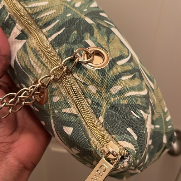 Iceeare please check all pictures of condition. Pictures are my description. - Picture 13 of 17